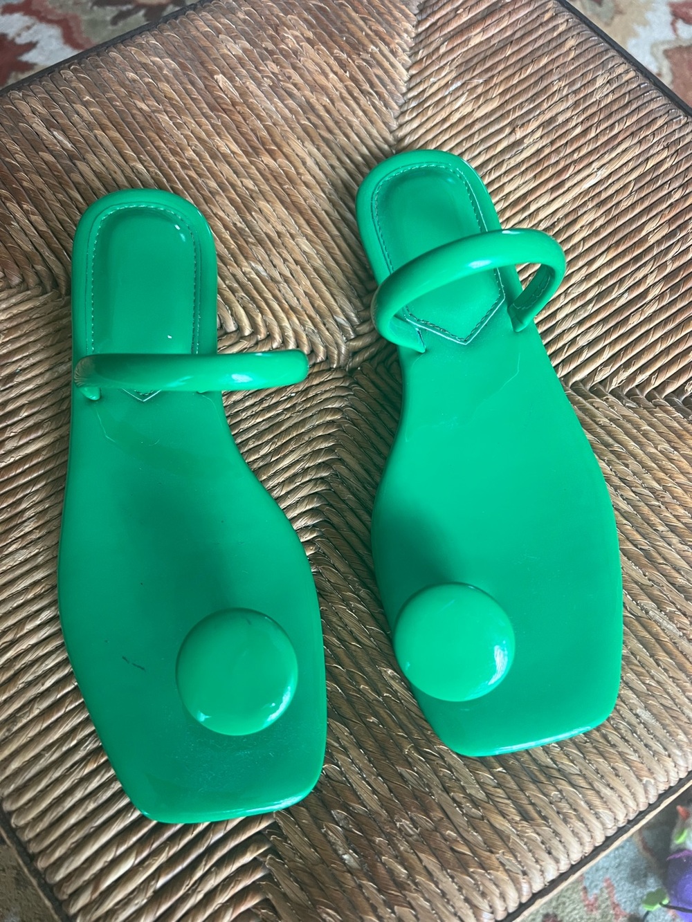 Green Patent Toe-Loop Flat Sandals